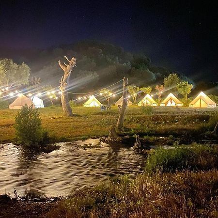 Riverside Bunec Camping Piqeras Bagian luar foto
