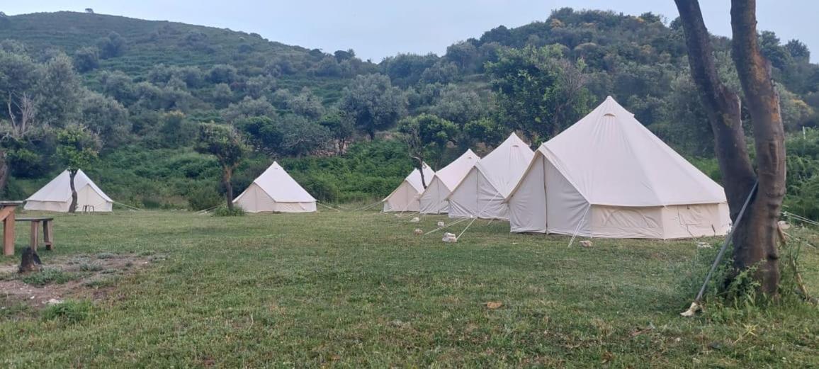 Riverside Bunec Camping Piqeras Bagian luar foto