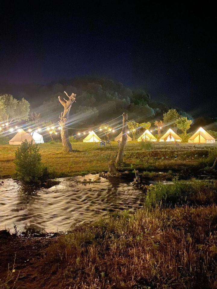 Riverside Bunec Camping Piqeras Bagian luar foto